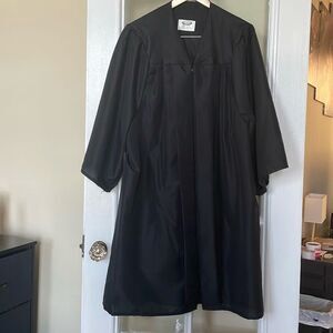 High school or college jostens black graduation gown unisex size 4’10”-5’0”